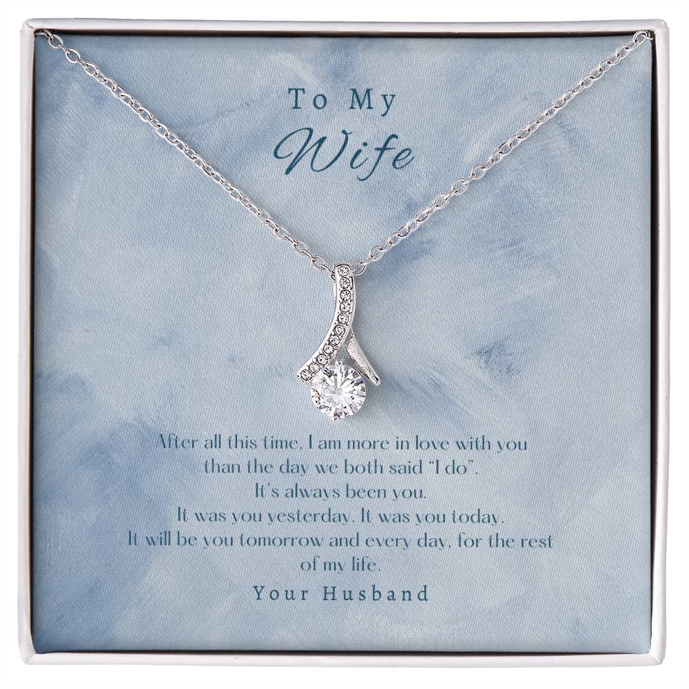 Alluring Beauty "Still in Love" Necklace