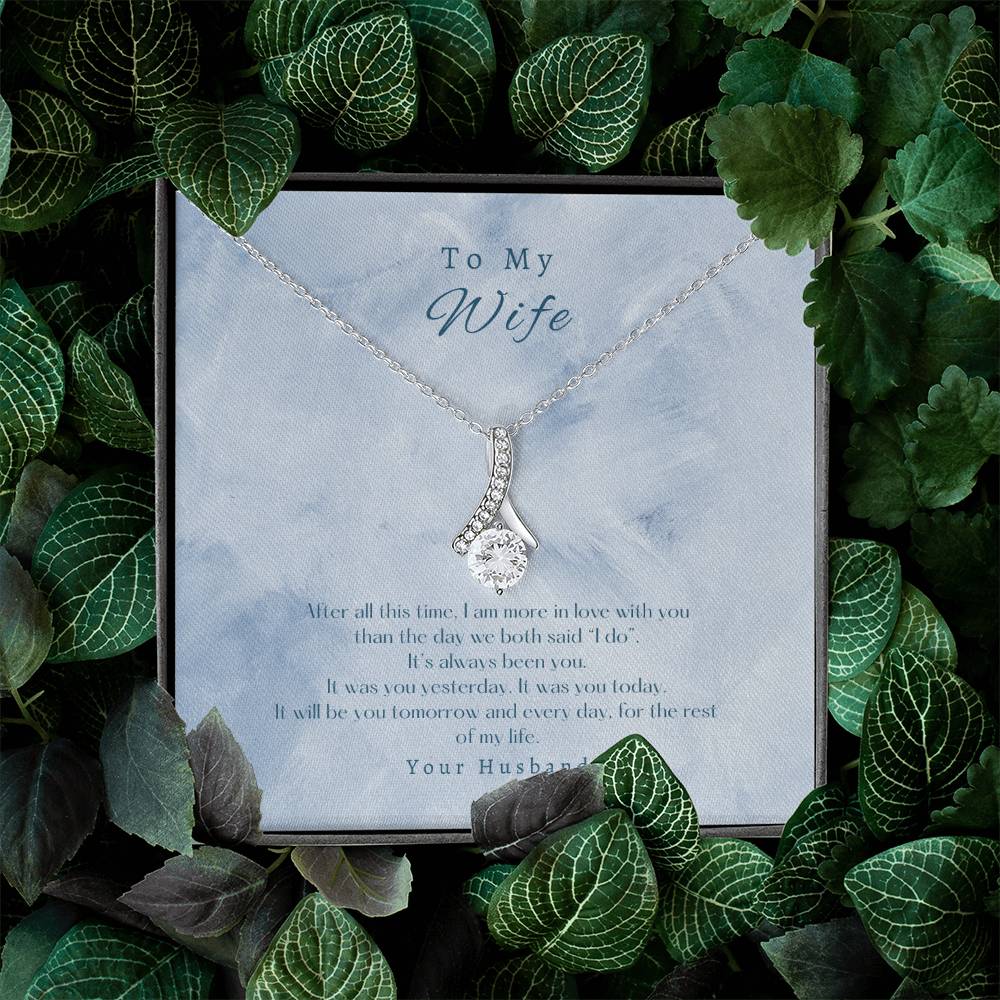 Alluring Beauty "Still in Love" Necklace
