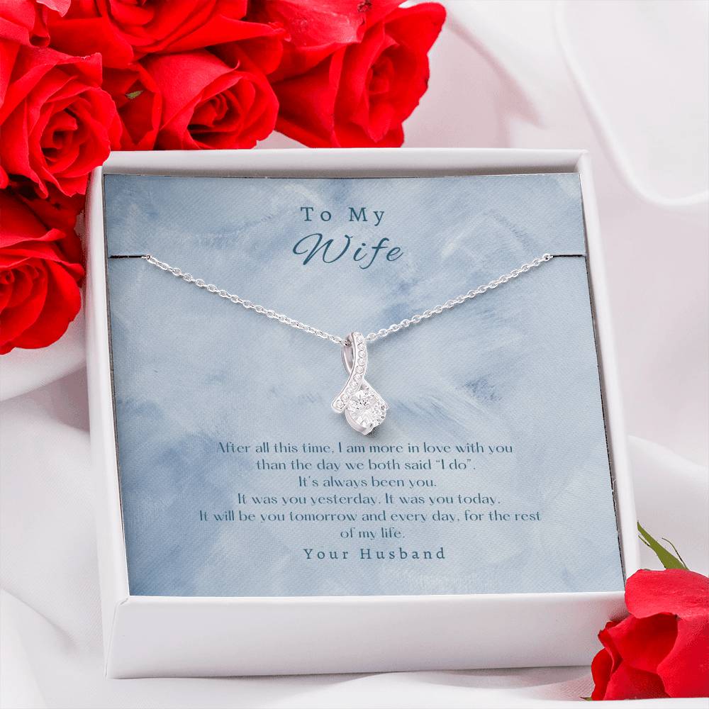 Alluring Beauty "Still in Love" Necklace