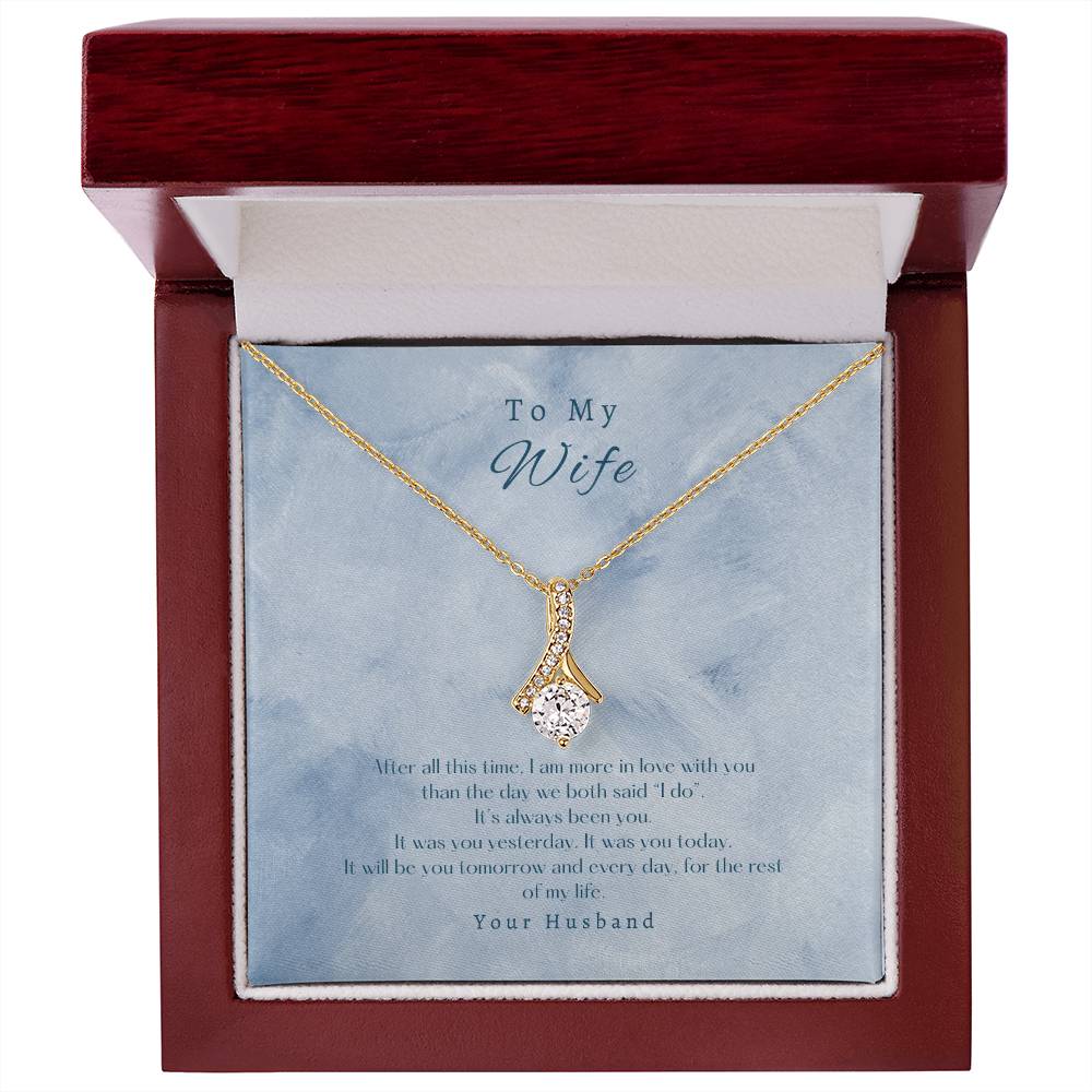 Alluring Beauty "Still in Love" Necklace
