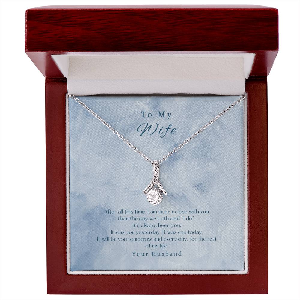 Alluring Beauty "Still in Love" Necklace